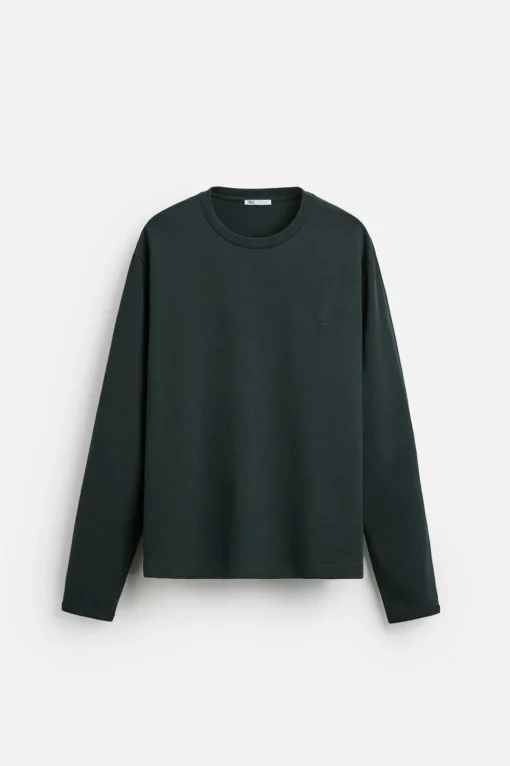 CAMISETA TEXTO BORDADO