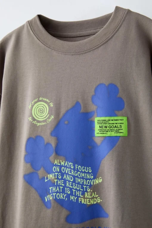 CAMISETA TEXTO ETIQUETA