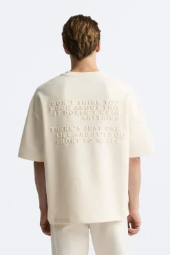 CAMISETA TEXTO GRABADO