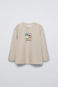 CAMISETA TEXTO RELIEVE