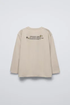 CAMISETA TEXTO RELIEVE