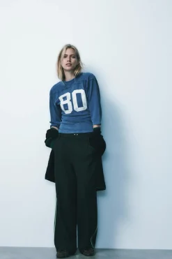 CAMISETA VARSITY EFECTO LAVADO