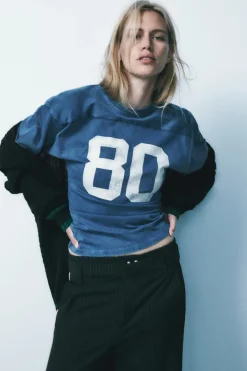 CAMISETA VARSITY EFECTO LAVADO