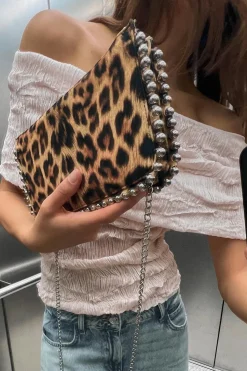 CARTERA BANDOLERA TACHAS