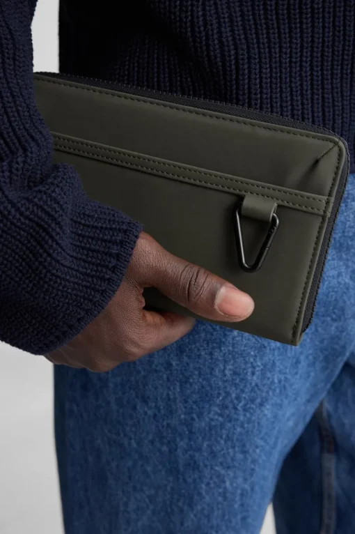 CARTERA ENGOMADA