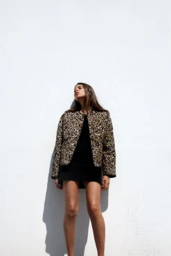 CAZADORA ACOLCHADA ESTAMPADO ANIMAL