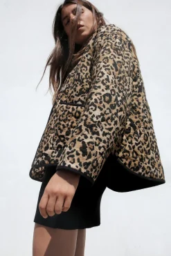 CAZADORA ACOLCHADA ESTAMPADO ANIMAL