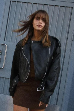 CAZADORA BIKER CROP EFECTO PIEL