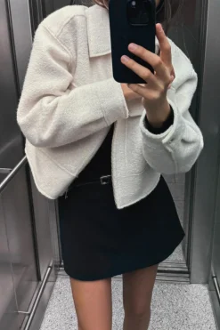 CAZADORA CORTA BOUCLÉ