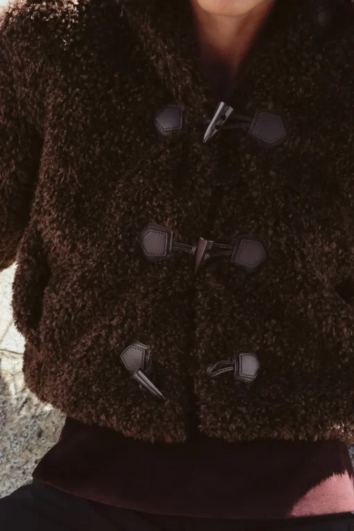 CHAQUETA EFECTO PELO ALAMARES