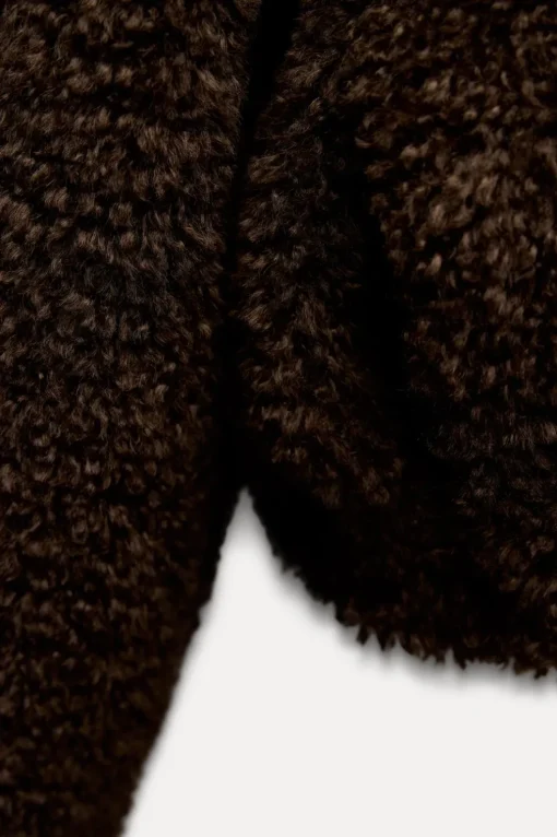 CHAQUETA EFECTO PELO ALAMARES