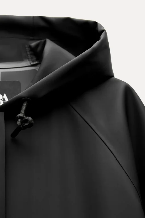 CHAQUETA ENGOMADA WATER RESISTANT ZW COLLECTION