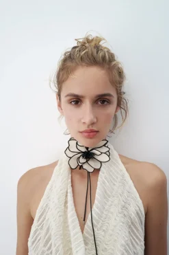 COLLAR CORDÓN FLOR