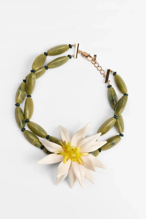 COLLAR FLOR ABALORIOS
