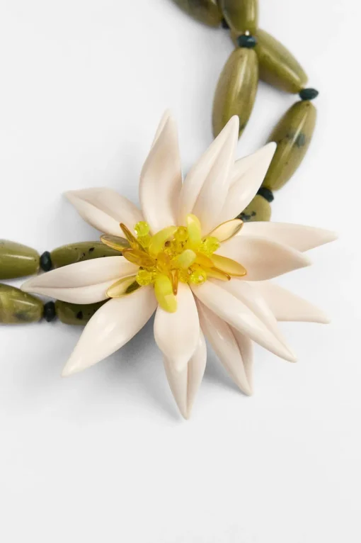 COLLAR FLOR ABALORIOS