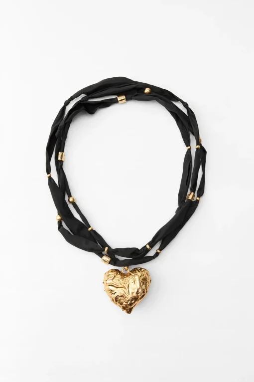 COLLAR TEJIDO CORAZÓN