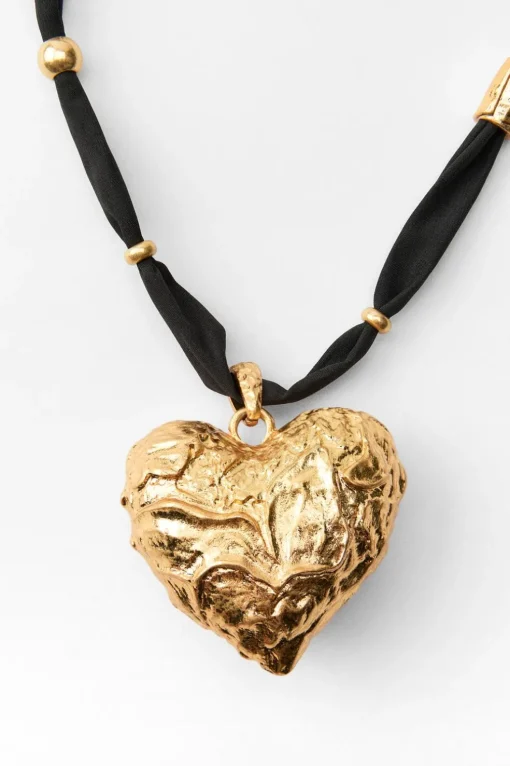 COLLAR TEJIDO CORAZÓN