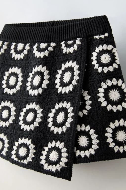FALDA BERMUDA CROCHET FLORES