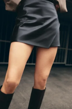 FALDA PANTALÓN EFECTO PIEL ASIMÉTRICA