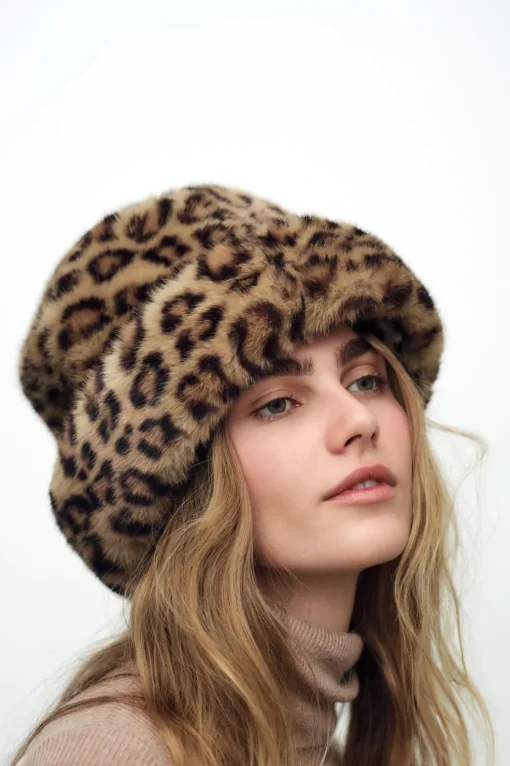 GORRO EFECTO PELO ESTAMPADO ANIMAL