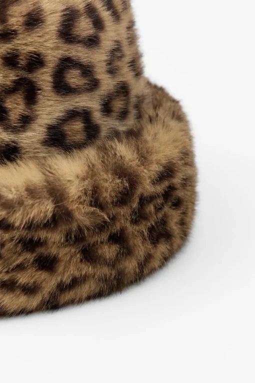 GORRO EFECTO PELO ESTAMPADO ANIMAL
