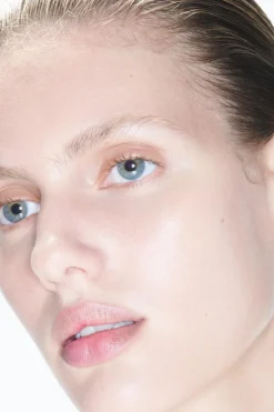 HIDRATANTE ULTRALIGERA SPF50 CON COLOR