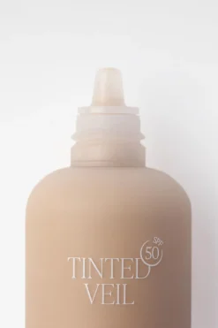 HIDRATANTE ULTRALIGERA SPF50 CON COLOR