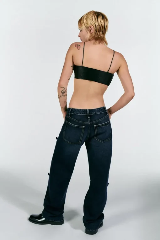 JEANS RECTOS FLORES SATINADAS TIRO ALTO
