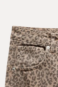 JEANS TRF RELAXED ESTAMPADO ANIMAL TIRO ALTO
