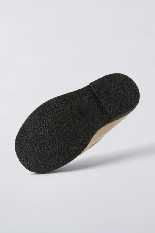 MOCASIN FLORES