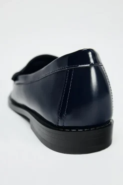 MOCASÍN FRUNCIDO DETALLE METÁLICO