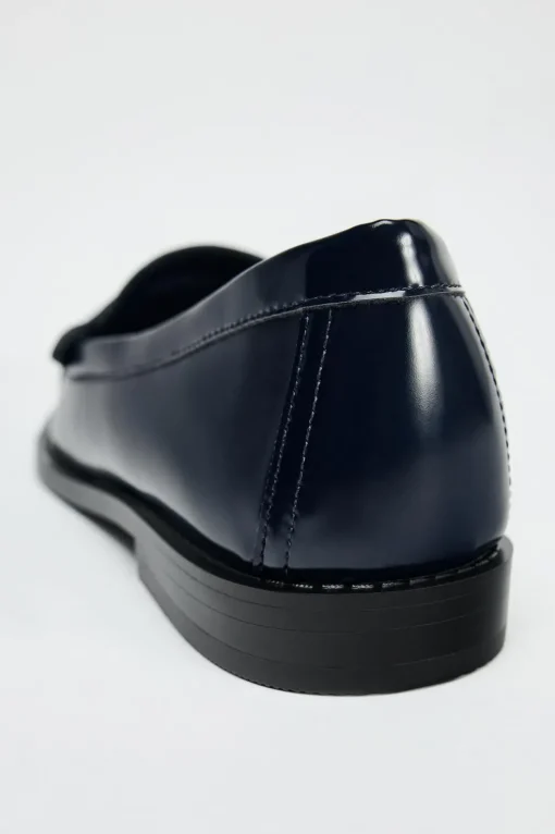 MOCASÍN FRUNCIDO DETALLE METÁLICO