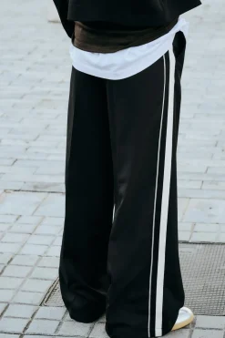PANTALÓN ANCHO BANDA LATERAL