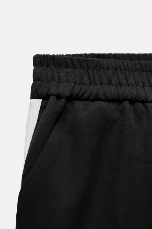 PANTALÓN ANCHO BANDA LATERAL