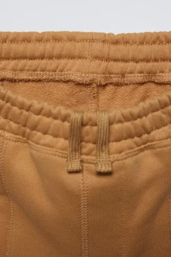 PANTALÓN ANCHO CORTES