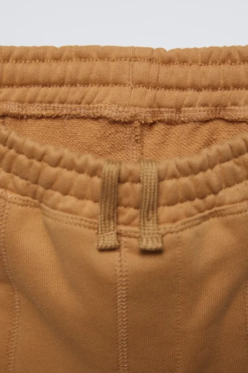 PANTALÓN ANCHO CORTES