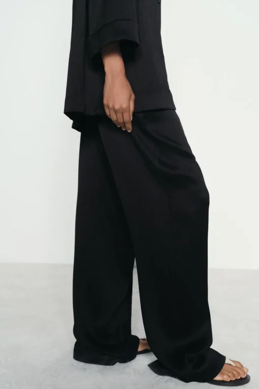 PANTALÓN ANCHO EFECTO ARRUGADO