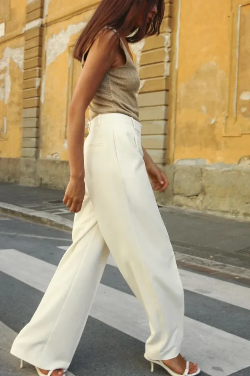 PANTALÓN ANCHO PINZAS