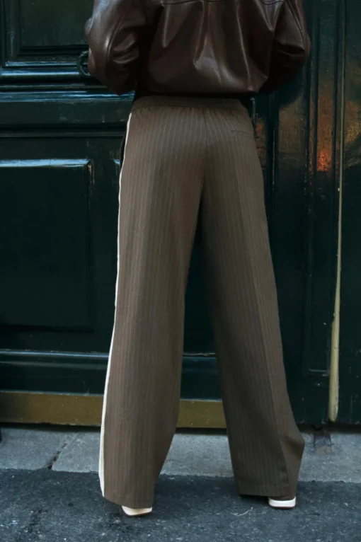 PANTALÓN BANDA LATERAL