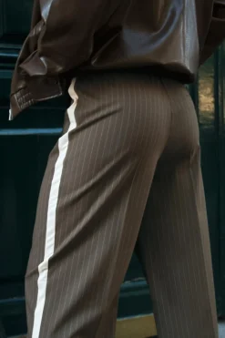 PANTALÓN BANDA LATERAL