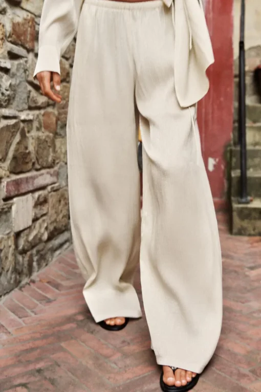 PANTALÓN BRILLO EFECTO ARRUGADO