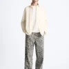 PANTALÓN CARPINTERO ESTAMPADO ANIMAL