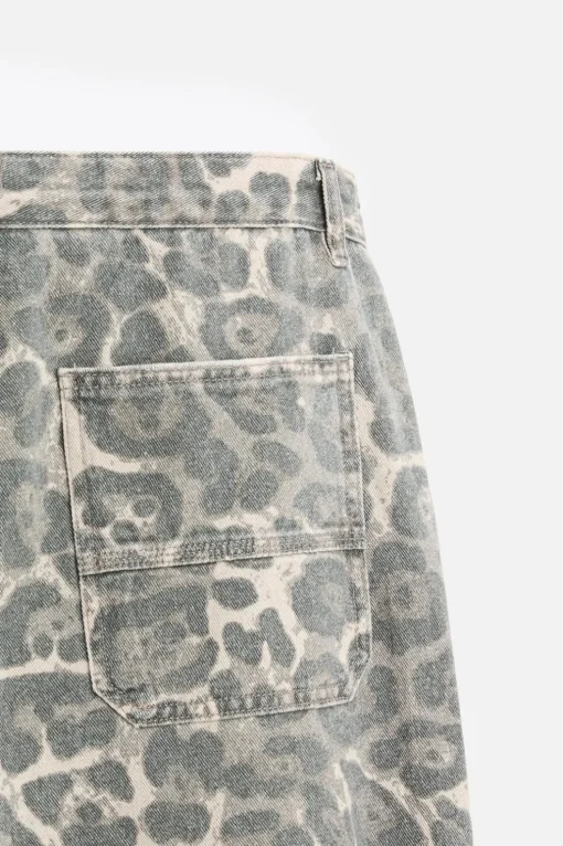 PANTALÓN CARPINTERO ESTAMPADO ANIMAL