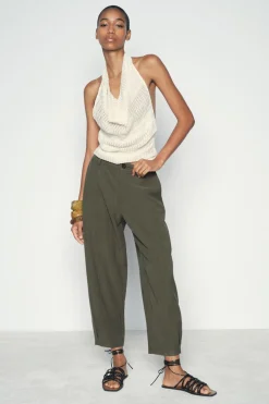 PANTALÓN CHINO PINZAS BAJO