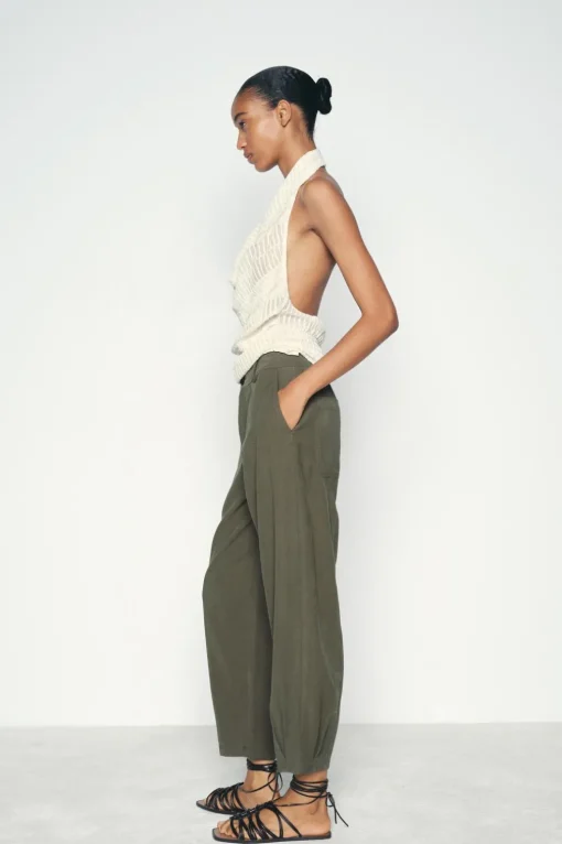 PANTALÓN CHINO PINZAS BAJO