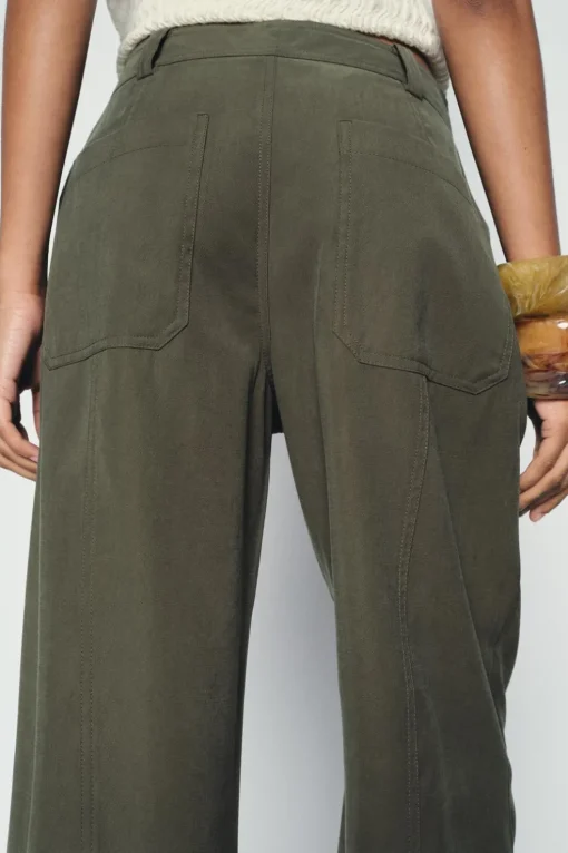 PANTALÓN CHINO PINZAS BAJO