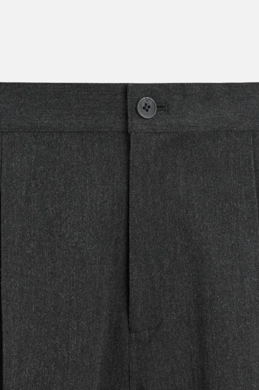 PANTALÓN CON VISCOSA PLIEGUES