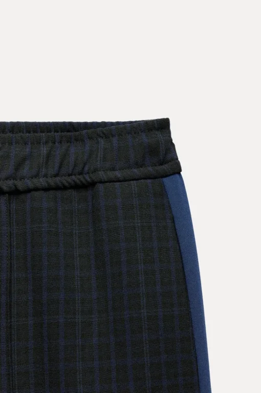 PANTALÓN CUADROS BANDA LATERAL