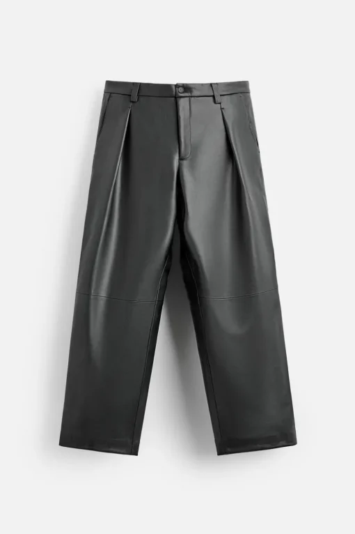 PANTALÓN EFECTO PIEL PLIEGUES