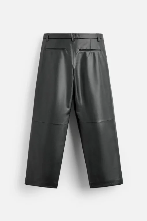PANTALÓN EFECTO PIEL PLIEGUES
